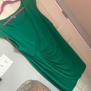 Pretty plus size emerald green dress! 💚💚